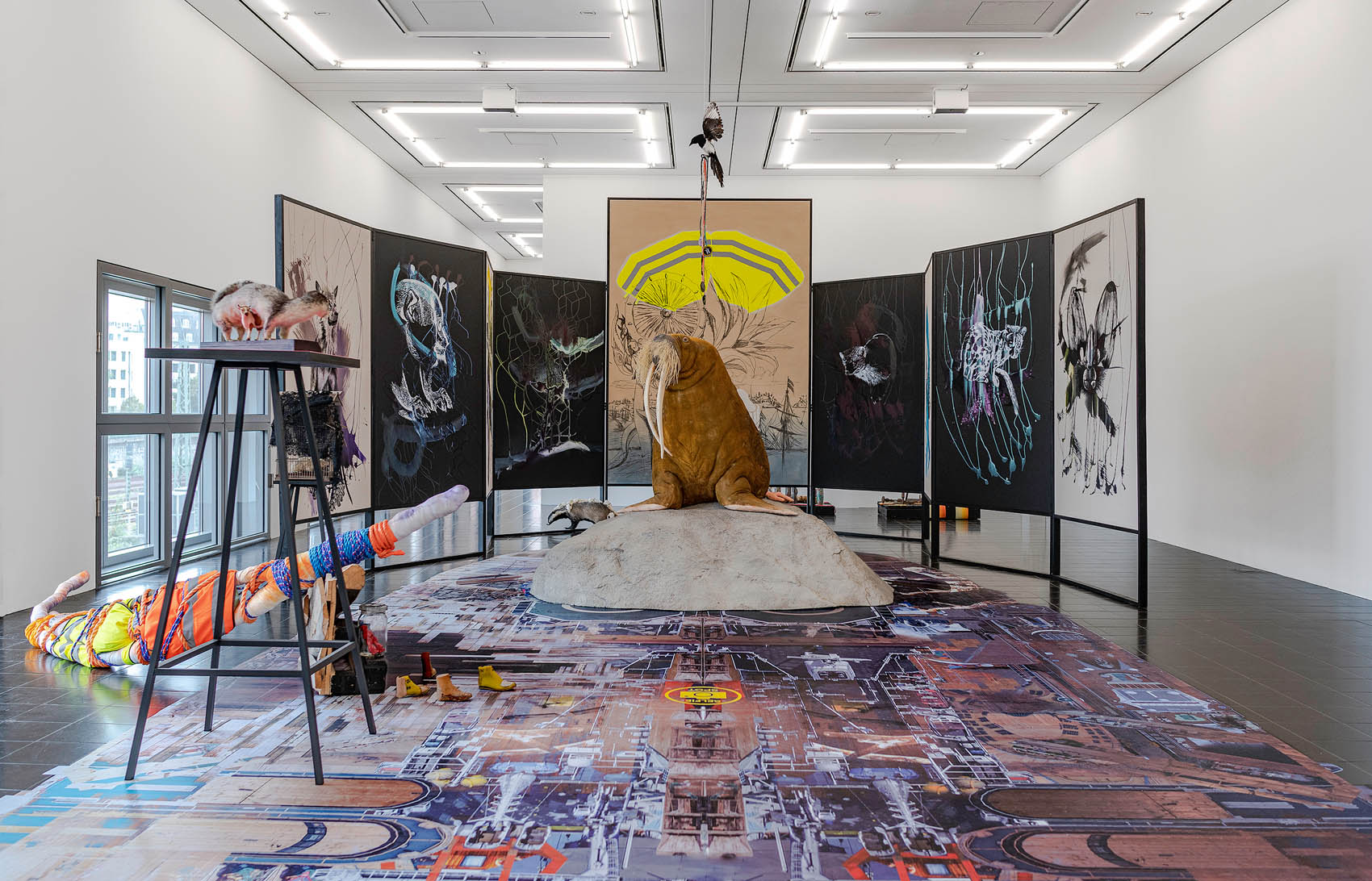 „ARCHE endemisch”, 2020, Installationsansicht in „Die absurde Schönheit des Raumes”, Hamburger Kunsthalle